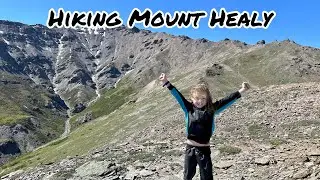 Hiking just outside of Denali National Park: Mount Healy