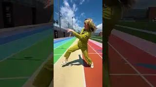 Name a better song intro. #happykelli #colors #dance