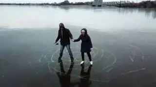 Как мы с женой на коньках катались