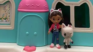 Gabby’s Dollhouse fun! Hailo gets TiNY and visits the dollhouse! Full video!