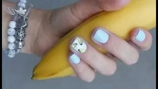 Летний маникюр с бананами)
