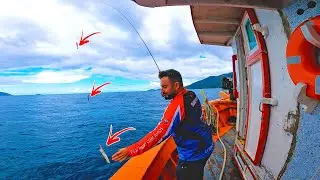 TINHA MUITA LULA EMBAIXO DO BARCO | Pescaria no Mar.