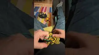 Using a Scoubidou band as a stitch holder
