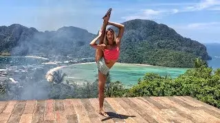 Ballerina Victoria. Stretching in nature. Splits training.