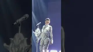 CAZZU CANTANDO RIP EN SU SHOW DE CHILE (2023)