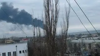 07.03.22. Луганск. После обстрела горит нефтебаза на Тельмана.