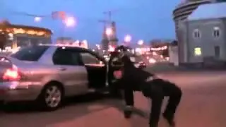 Обнаглевший лейтенант ГАИ, танцующий мент.