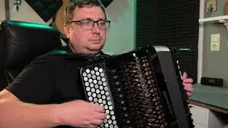 На далёком холме старый крест виден мне - Пишу простые переложения христианских песен