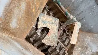 Mega Metal Shredder Crushes Everything Close To It