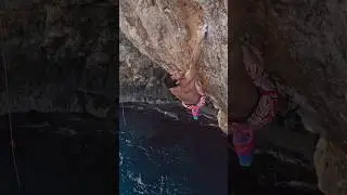 Trying hard in Cala Sa Nau! #rockclimbing #climbing #deepwatersolo #psicobloc