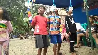 Viral!!celana di plorotin saat lomba agustusan..