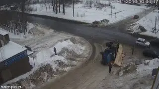 Перевернулся грузовик