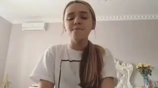 Я пою: У мамы дома на кухне.)))