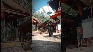 suara gadis ini merdu sekali