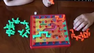 Вика играет в игру Трубопровод
