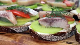 Бутерброды с селёдкой и киви на праздничный стол. Вкуснейшая закуска на новый год