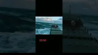 Корабль попал в шторм