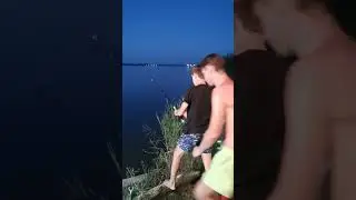 Вечерняя Рыбалка на озере Волчьи ворота, караси и подлещик и в садке🤣