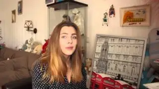 Очень красивая девушка потрясающе круто поет