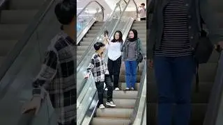 Natap cindo malah di kejar pake tas😂 