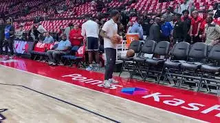 Check out @NBAPelicans @zionwilliamson7651 go through his pregame routine