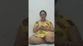 Duduk santai atas lantai keramik putih bersih 02