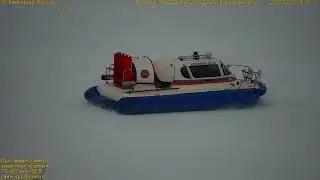 Нева. Люди на льду. Катер МЧС на воздушной подушке.Neva.Icewalkers.Rescue hovercraft. St.Petersburg.