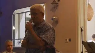 המשורר ראובן שבת מדבר בהשקת הספר נקודה בזמן-שירה מופרדי