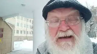 Вот декабрь уж на дворе..И Дед Мороз и Йошкин кот готовятся к Новому году..