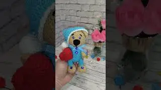 Обзор Мишка в пижамке и колпачке с сердечком ручной работы.