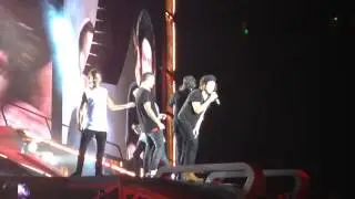 One Direction - What Makes You Beautiful (Rose Bowl 9/11/14)