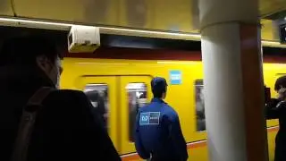 Утреннее метро в Токио. Декабрь 2016