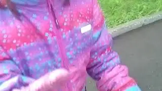 Бежим от дождя.