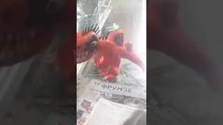 Динозавр Конкавенатор из пластилина (обзор)