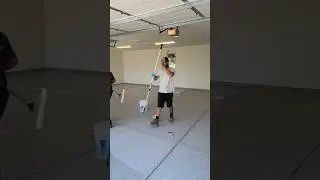 Top coating a 900sqft garage with Polyaspartic#epoxyflooring #epoxyfloor #flooring #satisfying