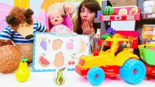 Baby Born ve oyuncak arabalar ile manavcılık oyunu. Koca Ayı puzzle parçasını meyve sanıyor