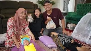 MAMAH GENDONG BAYI AZAM 👶 PAPAH BELI TAKJIL BARENG SALSA ALI | Ali vlog