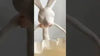 Ваза-мешочек с зайцем. Ручная лепка из самозатвердевающей массы.