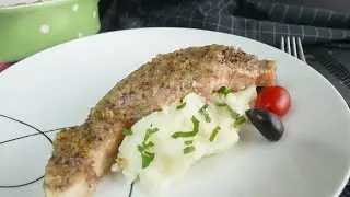 Salmon fillet baked in the oven with a delicious sauce! Just 20 minutes!