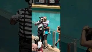 Nice! 😎😂 Tom mime SeaWorld #seaworldmime #comedy #funny #funnyvideo #fun #seaworld #mime