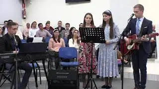Cine-i ca El - Vanesa, Naomi, Calin si Claudiu