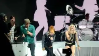 No Doubt (feat. Paramore and The Sounds) - Stand and Deliver (6.14.09)