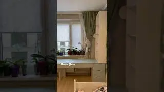 Рабочая зона в детской. Парта для школьника 