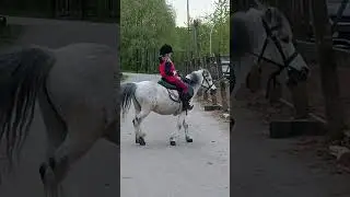 Тася на Прянике шагает змейкой