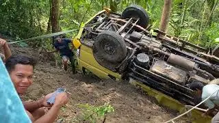 Truck Terperosok Muatan Lima kubik kayu #gandulekor #kaliwangi #purwojati #banyumas