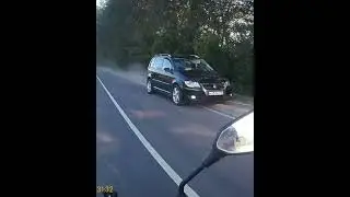 Придурки, по-другому не назвать.