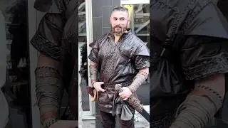 Ragnar Lothbrok Walking in Public #reactionvideo #costume #ragnarlothbrok #vikings #foryou #fashion