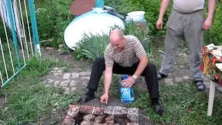 они жарили шашлык