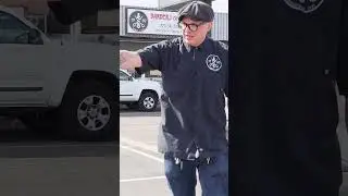 Barber Assaults Cameraman: Thinks Sidewalk is Private 