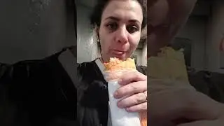 а вам нравятся люди, которые едят в транспорте? 
